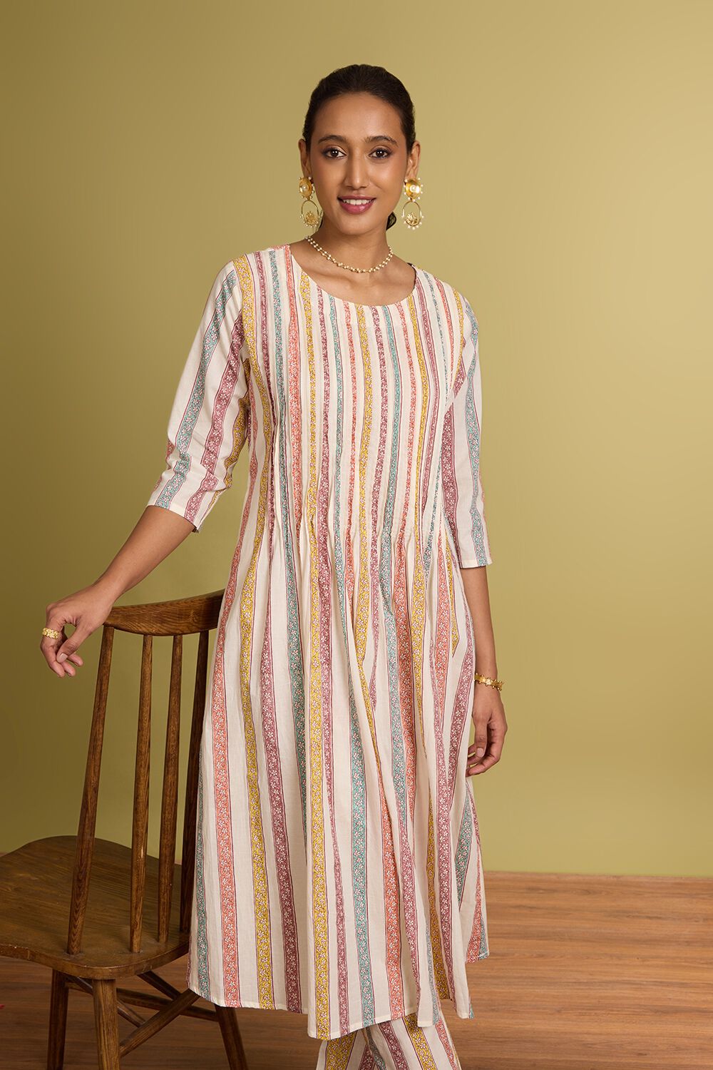 Off White Screen Printed Pure Cotton Kurta Set image number null
