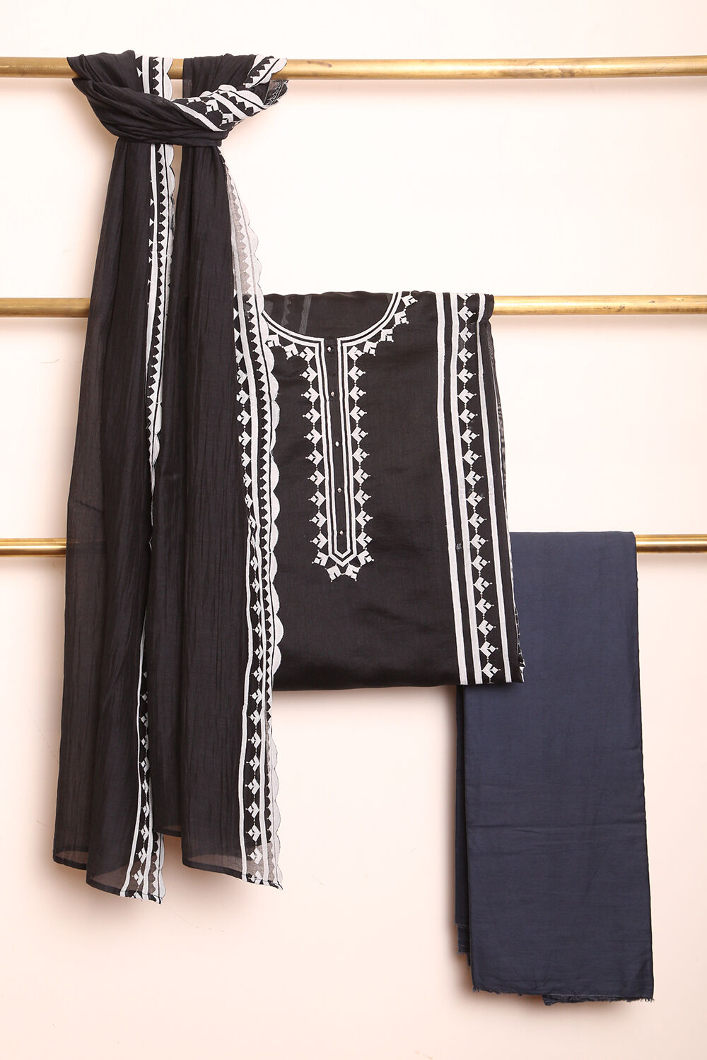Black Embroidery Pure Silk Cotton Suit Set image number null
