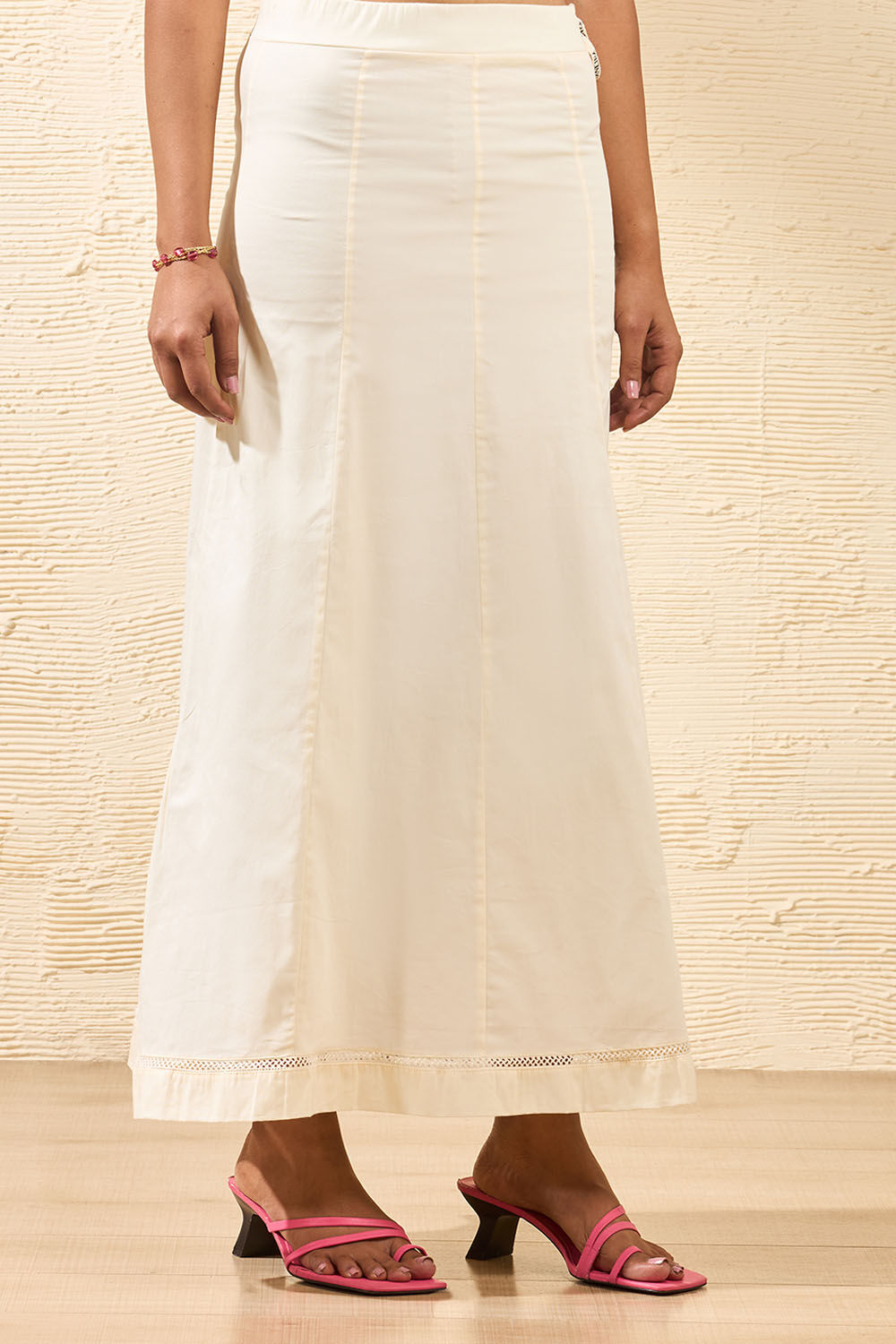 Off White Woven Cotton Lycra Inskirt image number null