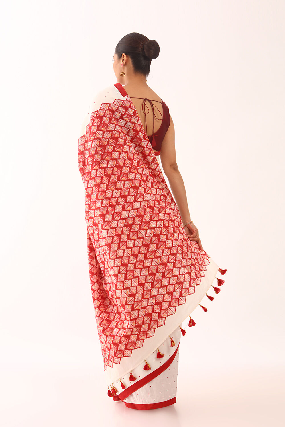 Off White Screen Printed Pure Cotton Saree image number null