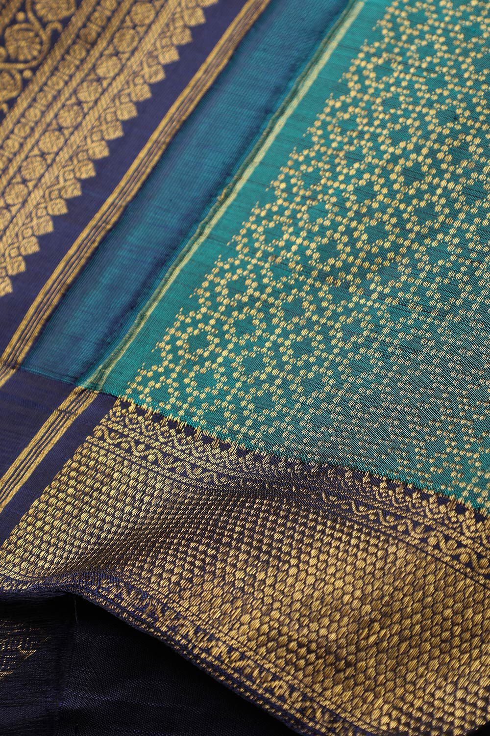 Green Woven Pure Silk Kanjivaram Saree image number null