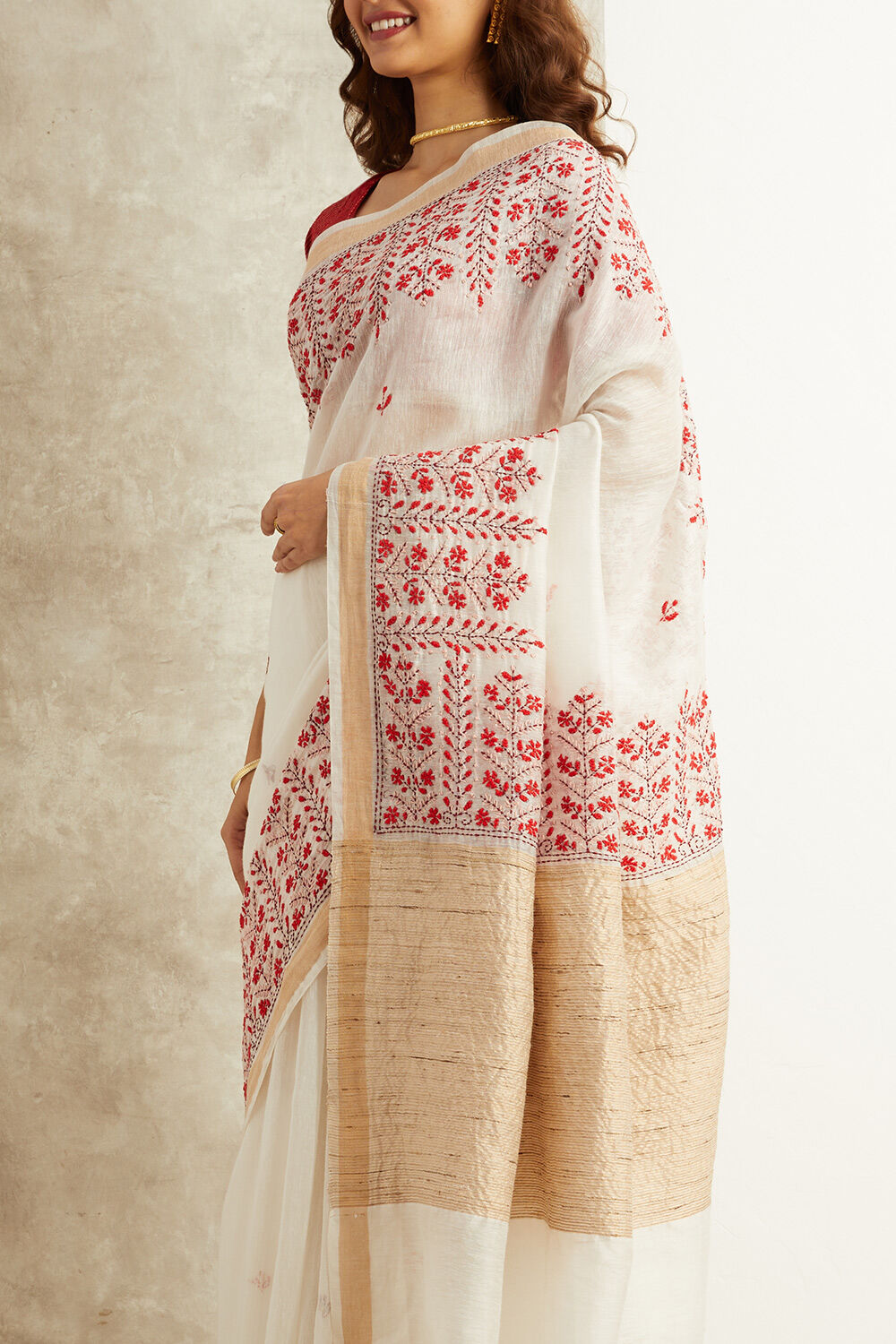 Off White Kantha Embroidered Pure Silk Linen Bengal Saree image number null