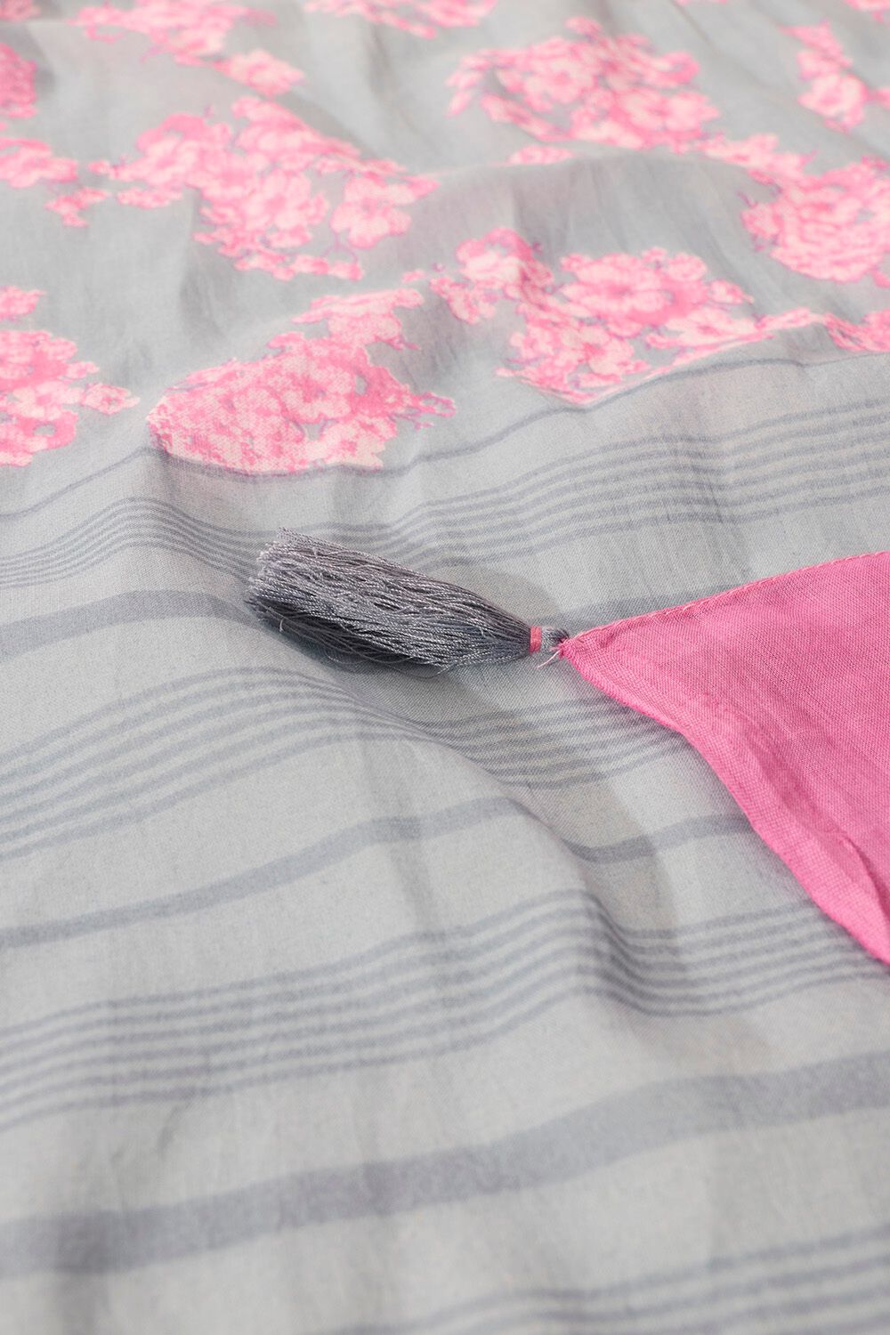 Grey Bengal Screen Printed Pure Mulmul Cotton Saree image number null
