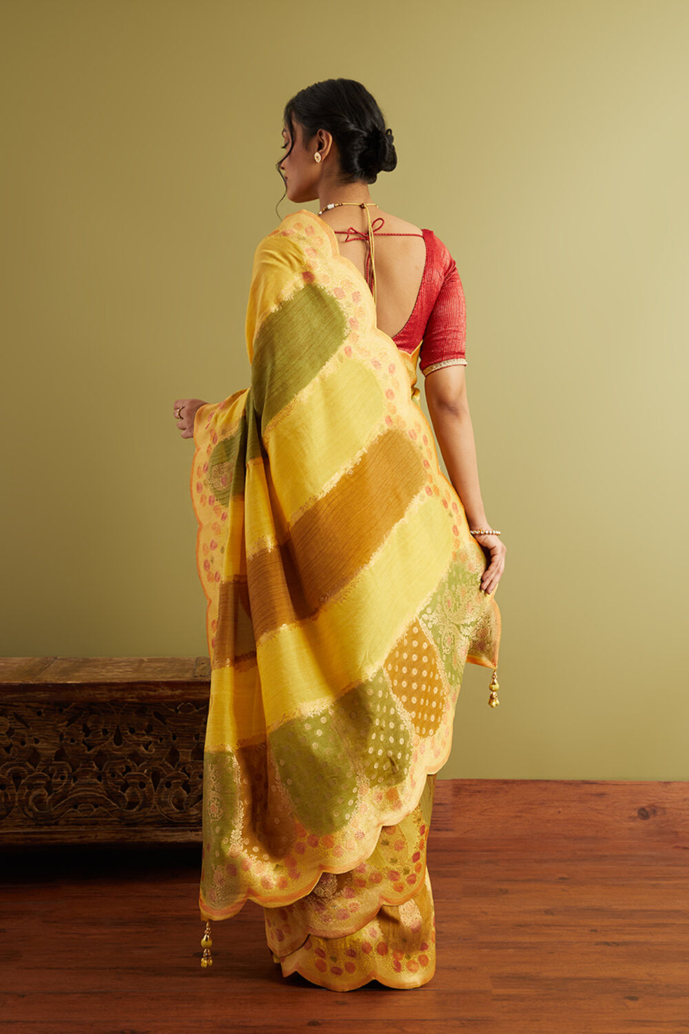 Yellow Woven Viscose Luxe Saree image number null