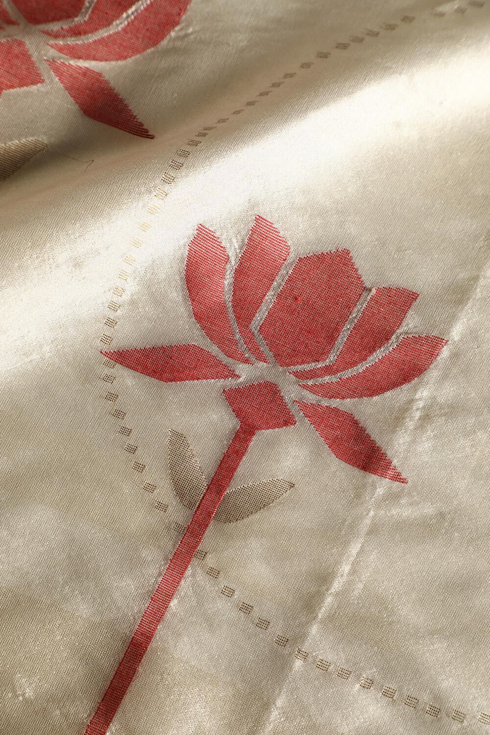 Off White Bengali Pure Silk Jamdani Saree image number null
