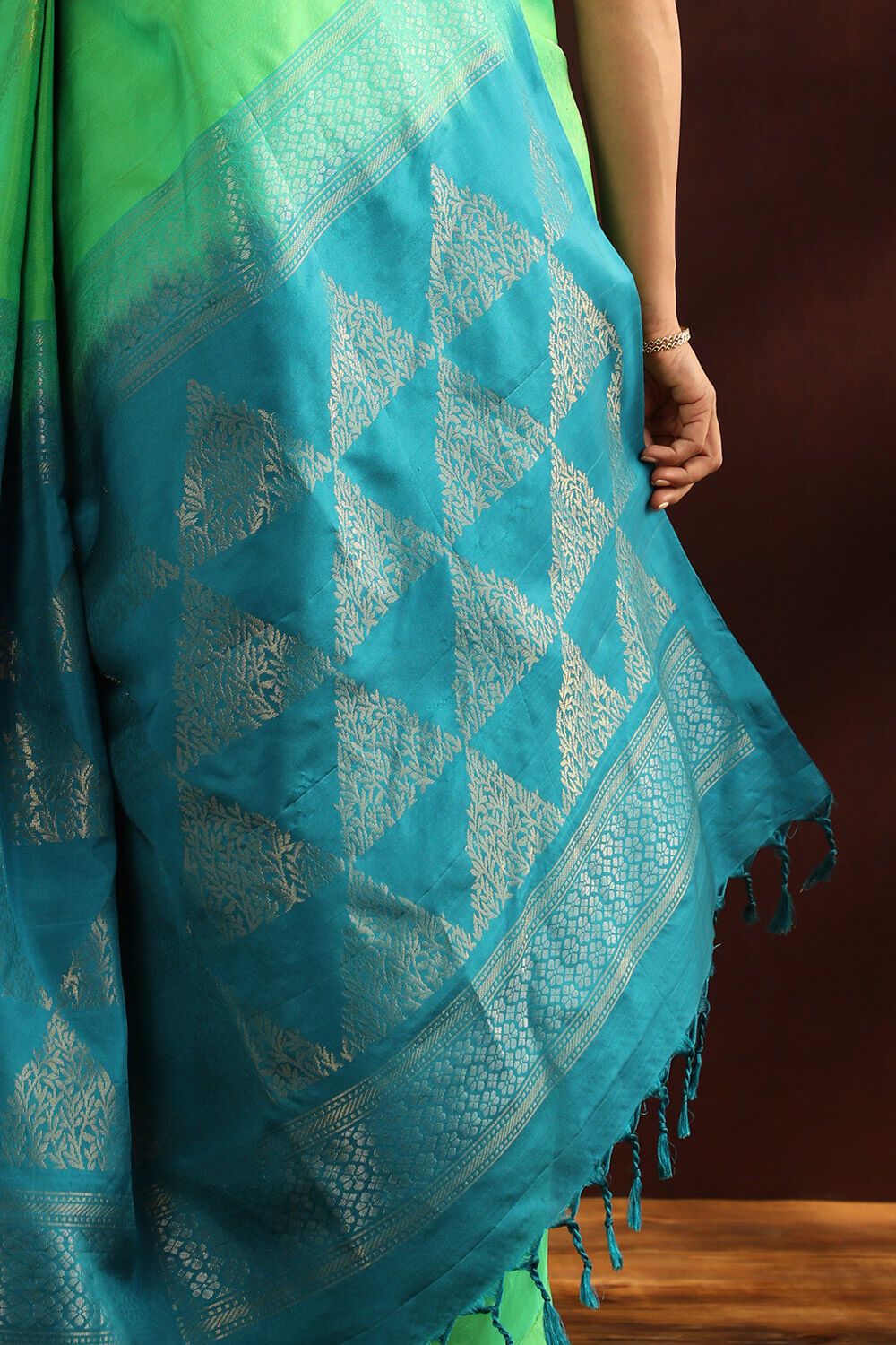 Green Woven Pure Soft Silk Saree image number null