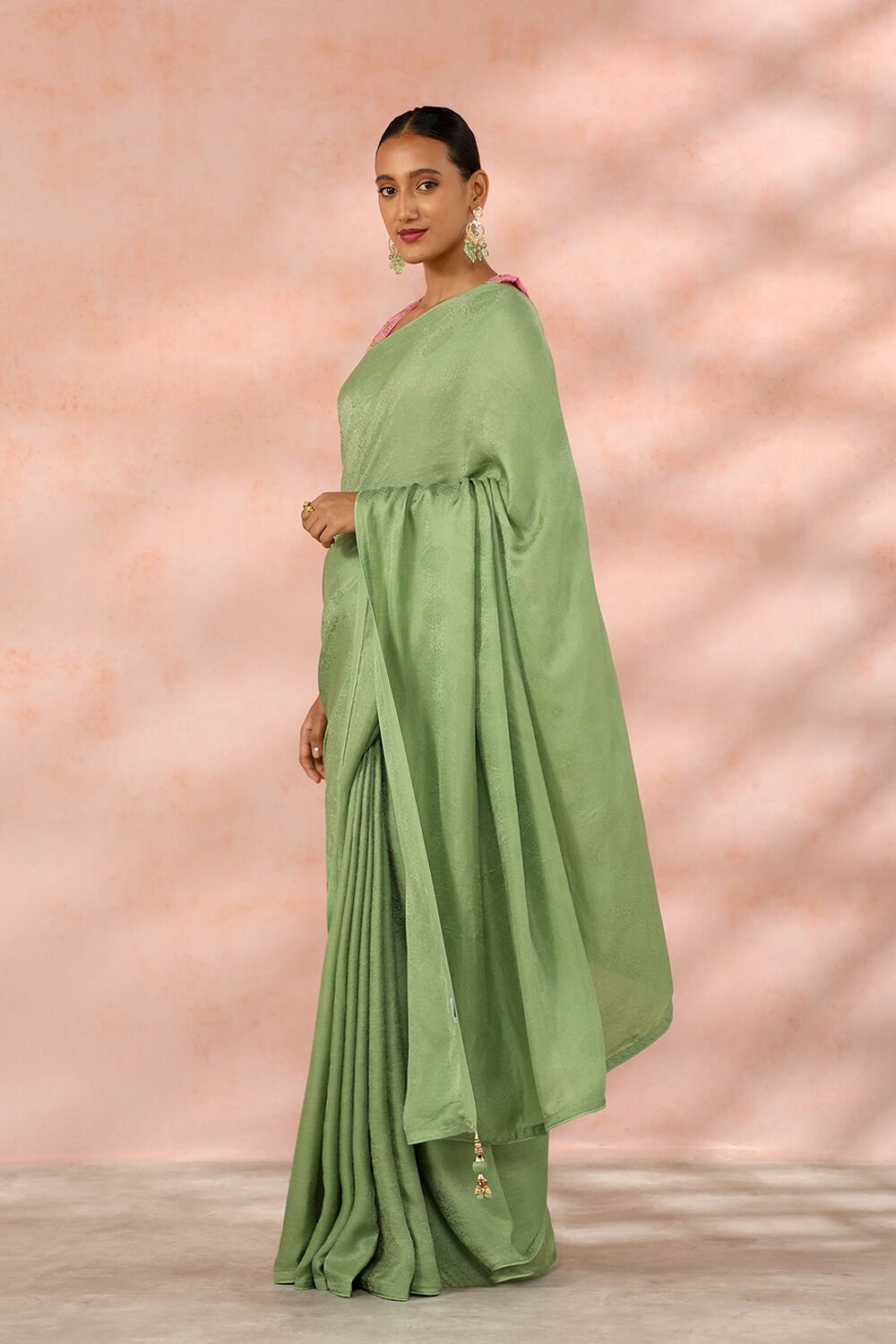 Green Contemporary Viscose Luxe Woven Saree image number null