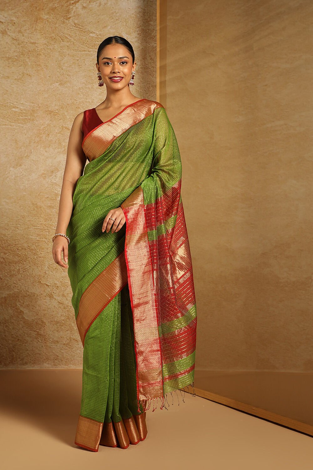 Green Pure Silk Cotton Woven Maheshwari Saree image number null