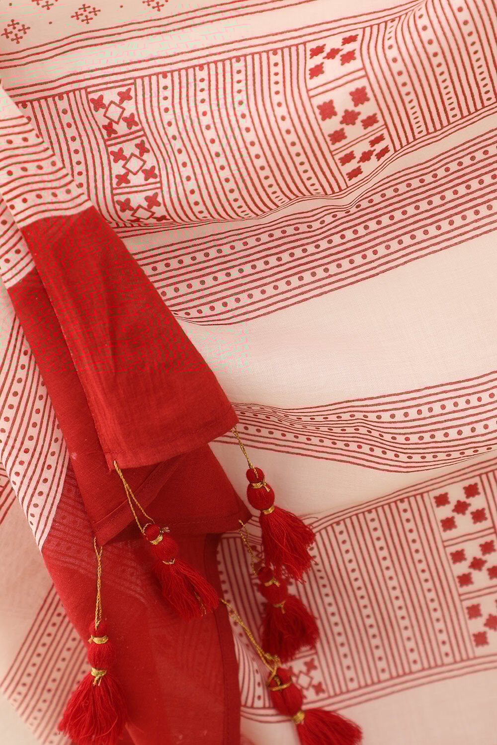 Off White Screen Printed Pure Cotton Saree image number null
