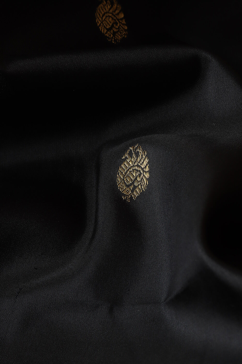 Black Pure Silk Kanjivaram Saree image number null