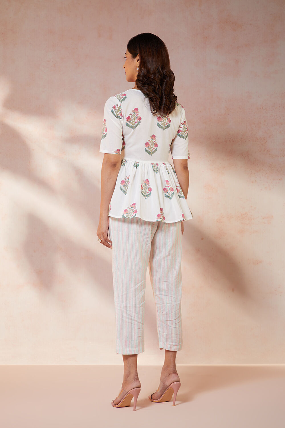 Off White Pure Cotton Printed Sanganeri Short Top image number null