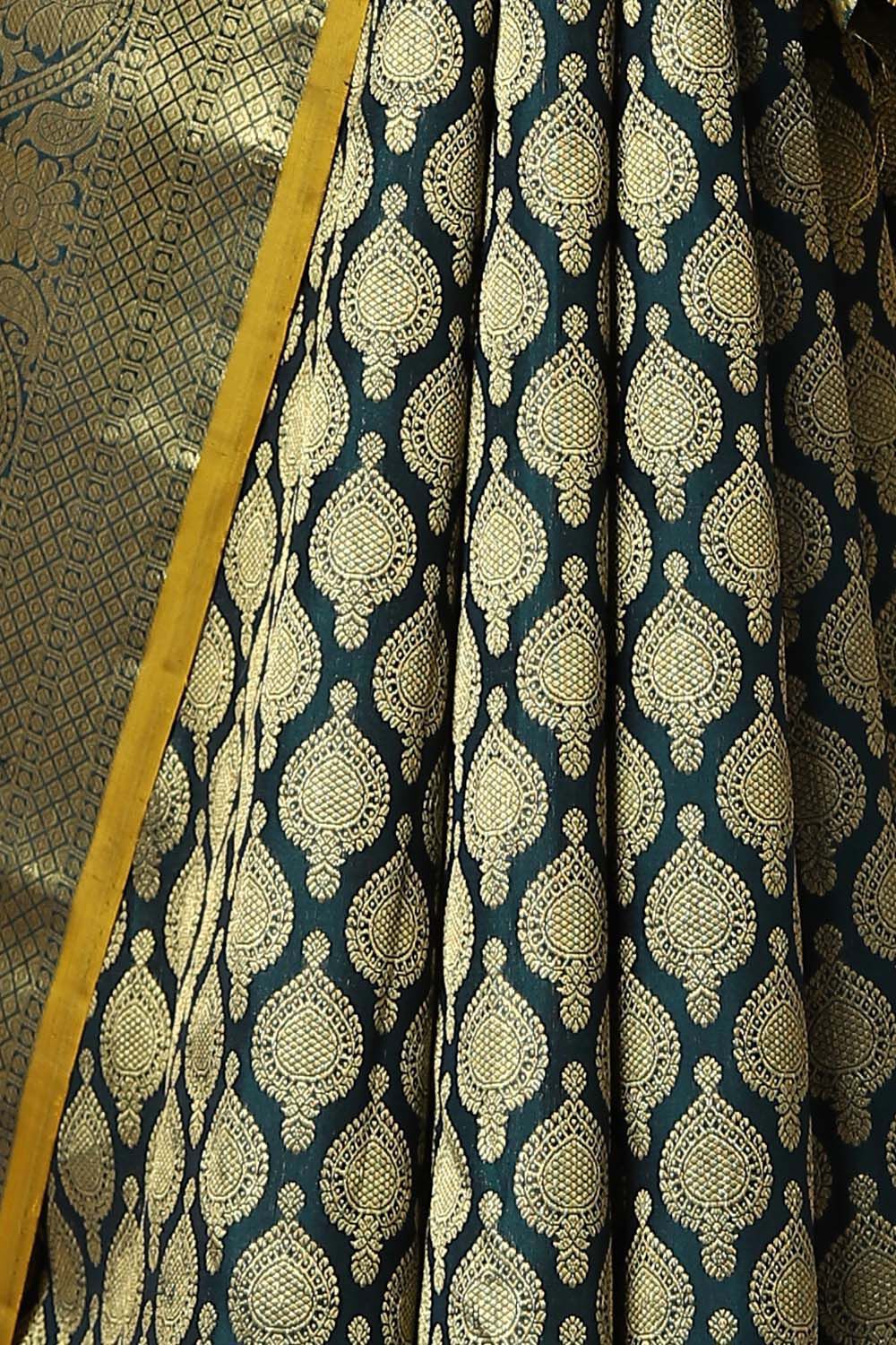 Green Pure Silk Kanjivaram Saree image number null
