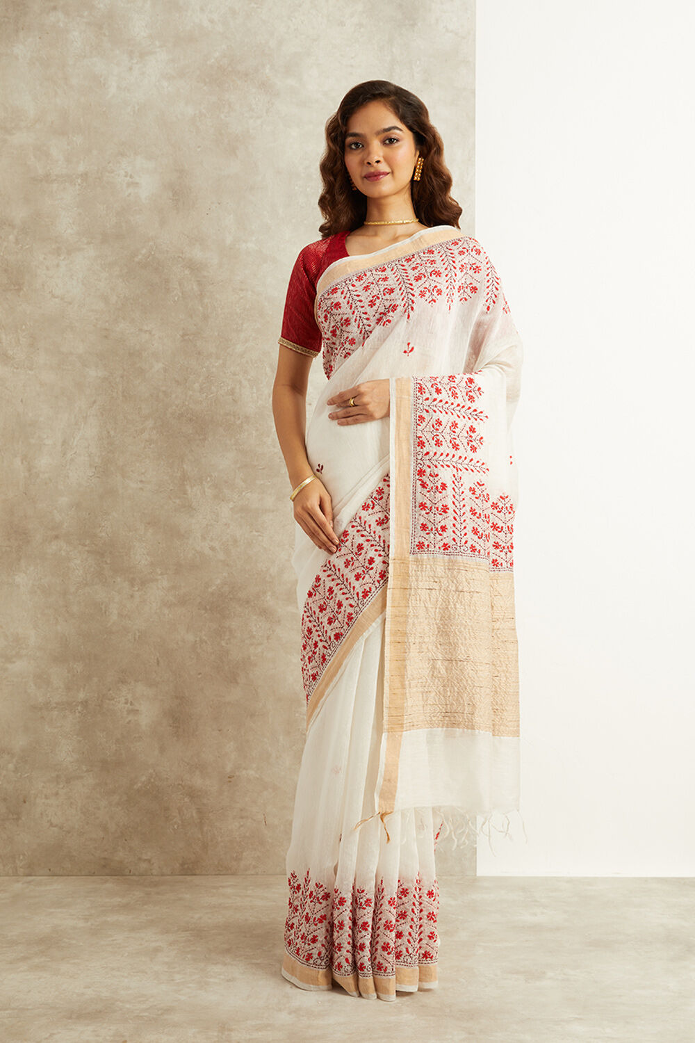 Off White Kantha Embroidered Pure Silk Linen Bengal Saree image number null