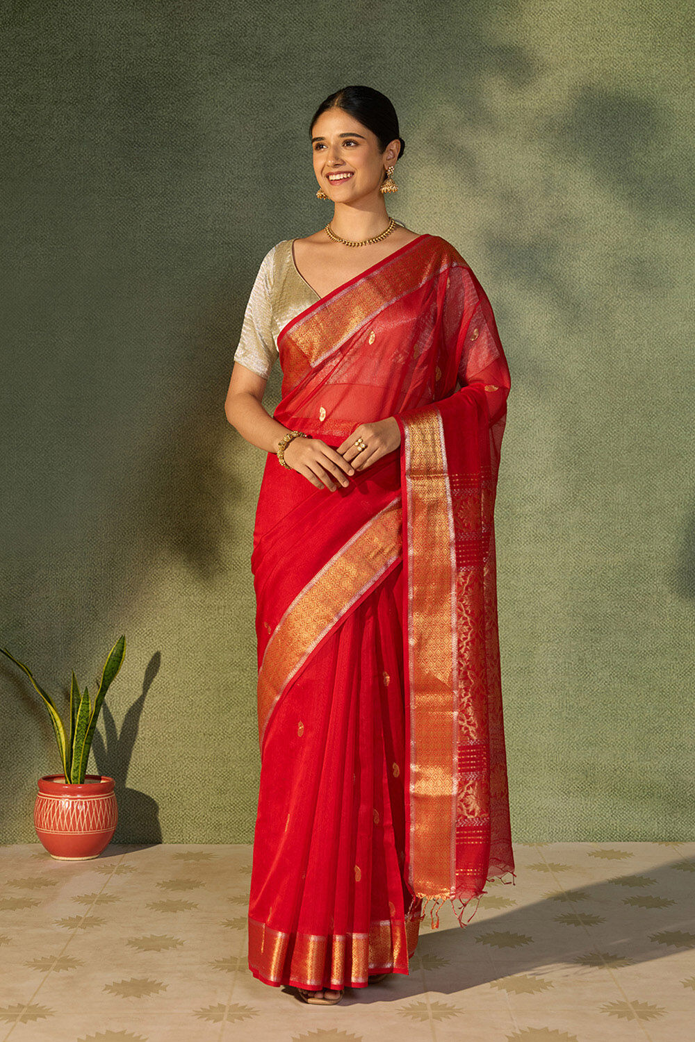 Red Woven Pure Silk Cotton Maheshwari Saree image number null