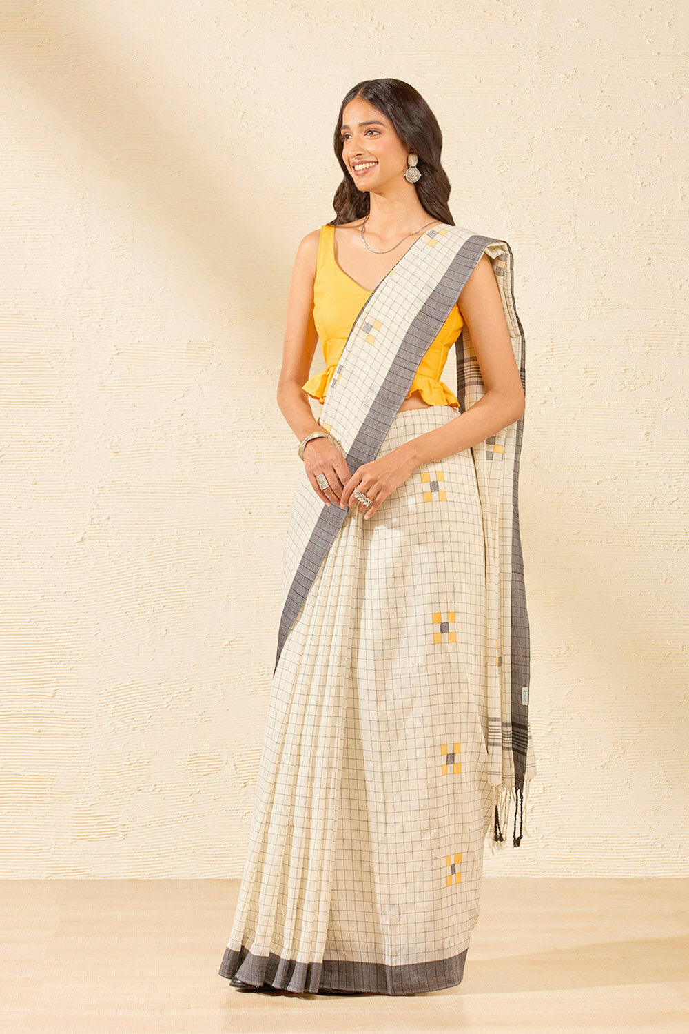 Off White Bengal Pure Cotton Jamdani Saree image number null