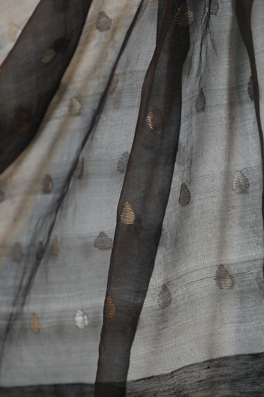 Black Bengal Pure Silk Linen Jamdani Saree image number null
