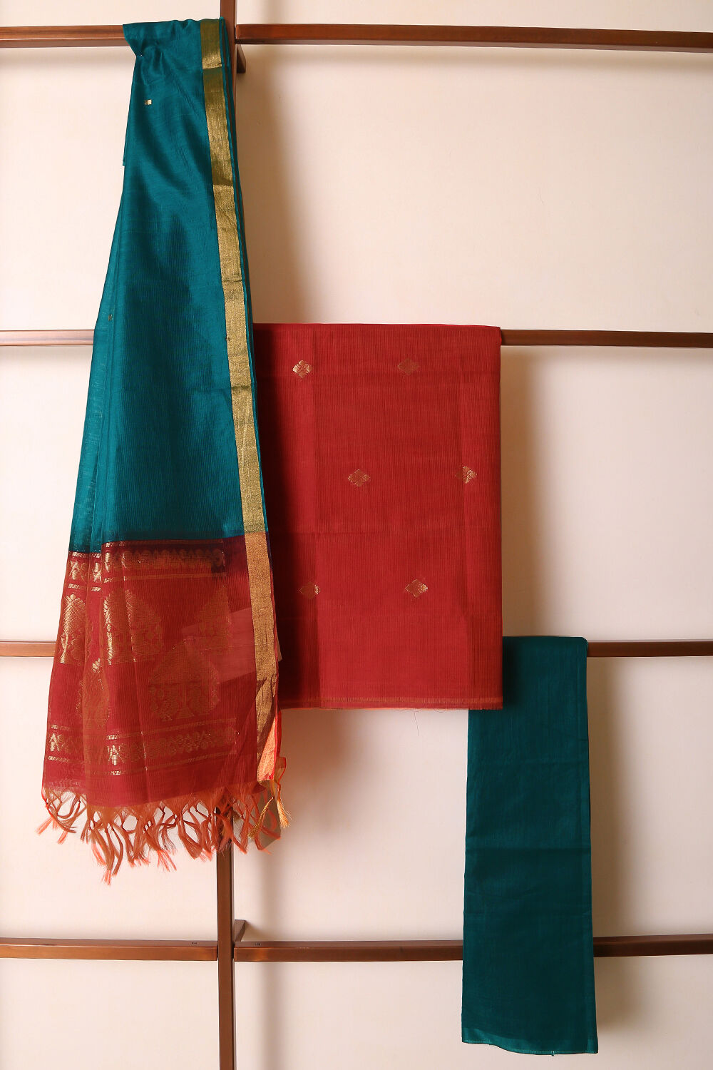 Red South Pure Silk Cotton Suit Set image number null