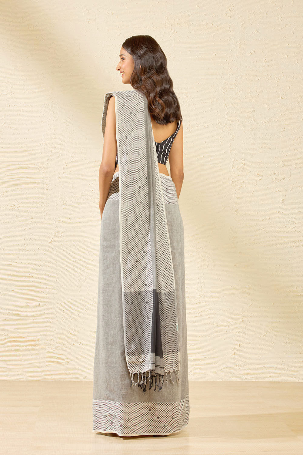Grey Woven Pure Cotton Bengal Saree image number null