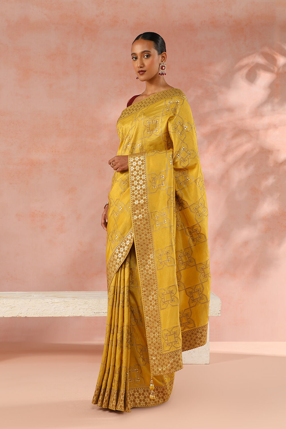 Yellow Contemporary Viscose Luxe Woven Saree image number null