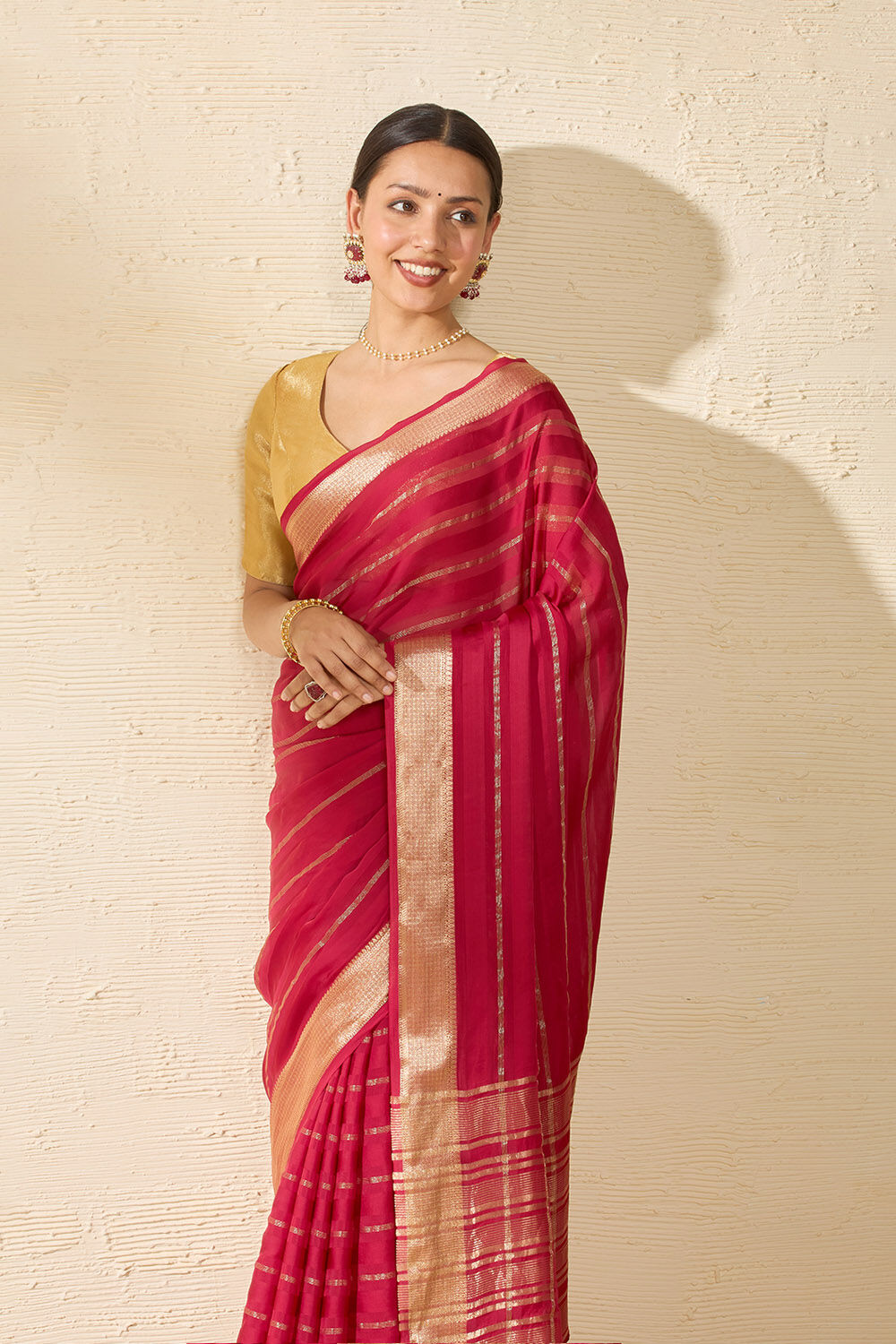 Red Contemporary Viscose Woven Saree image number null