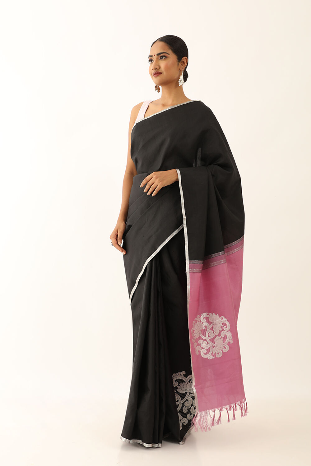 Black Pure Silk Woven kanjivaram Saree image number null