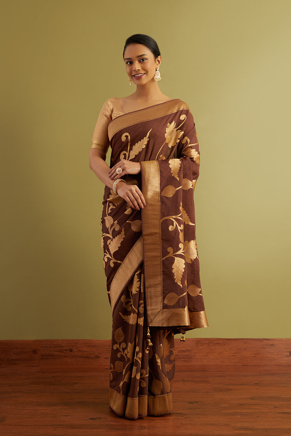 Brown Woven Viscose Luxe Saree image number null