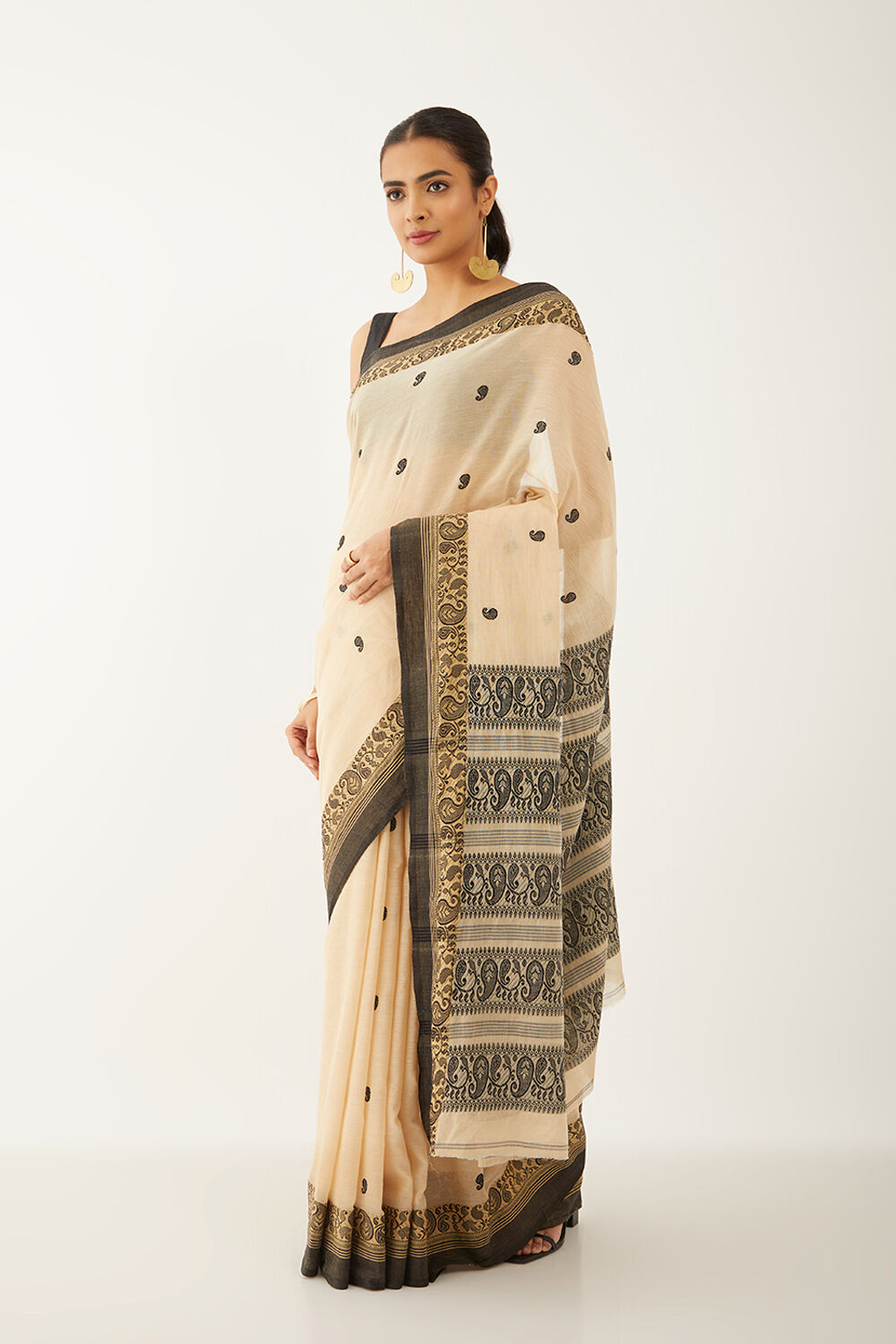Beige Pure Cotton Woven Design Bengali Saree image number null
