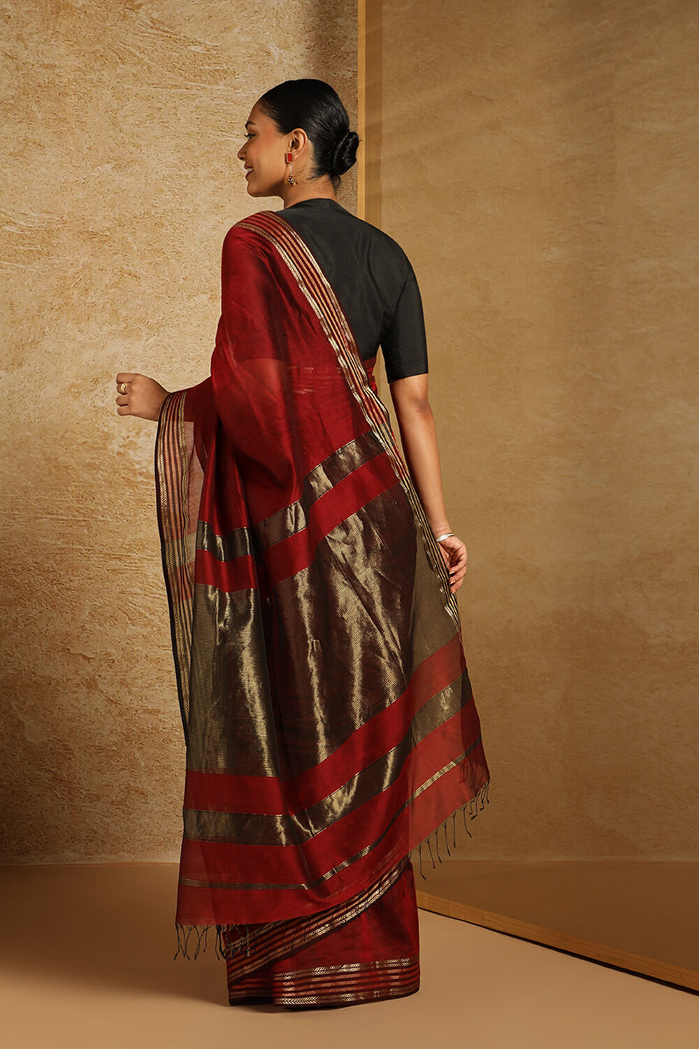 Dark Red Pure Silk Cotton Woven Maheshwari Saree image number null