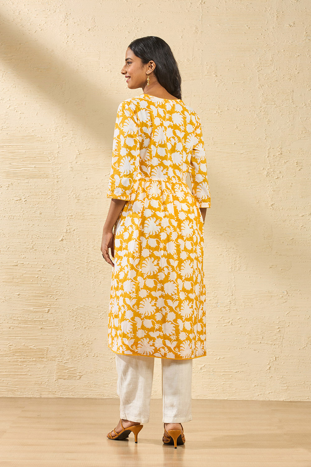 Yellow Screen Printed Pure Cotton Kurta image number null