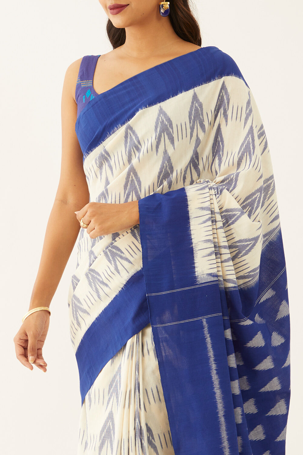 Off White Pure Cotton Pochampalli Ikat Saree image number null