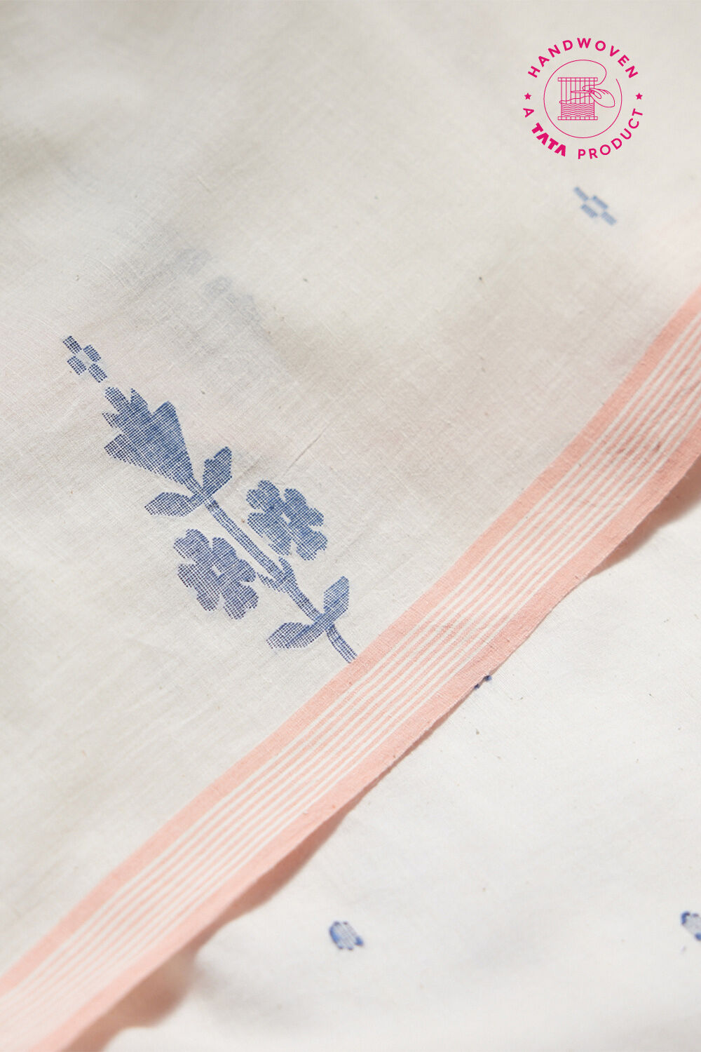 Off White Khadi Cotton Bengal Jamdani Saree image number null