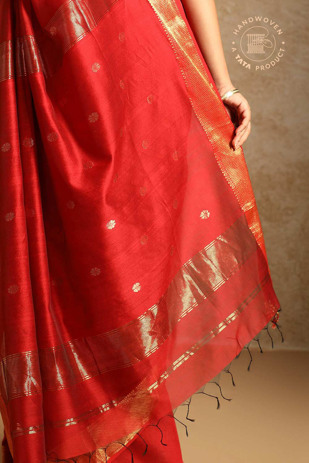Red Pure Silk Cotton Woven Maheshwari Saree image number null