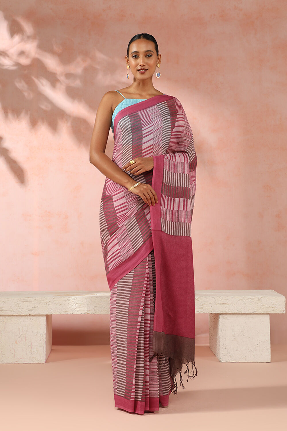 Pink Contemporary Pure Cotton Linen Screen Printed Saree image number null