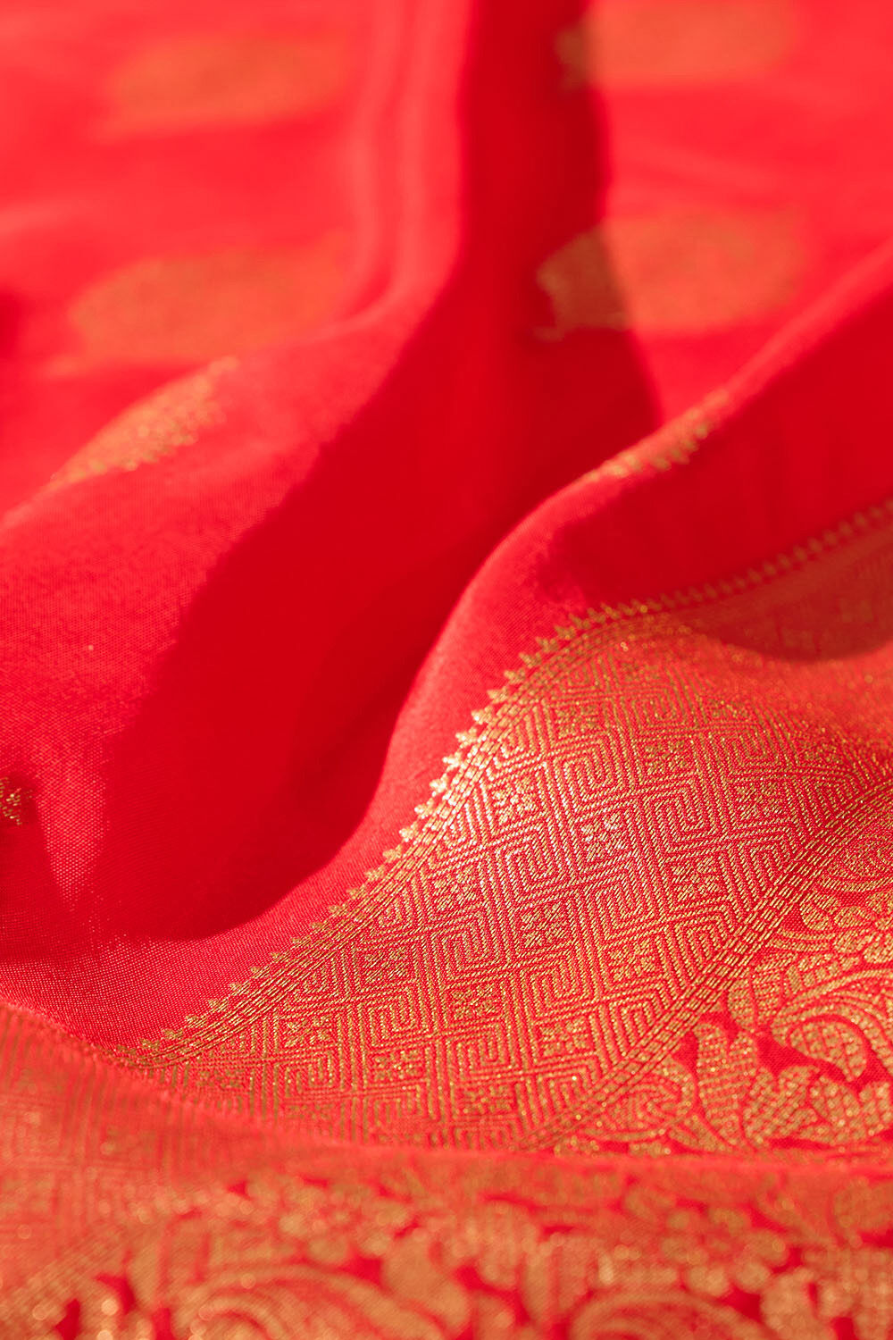 Red Pure Viscose Woven Saree image number null