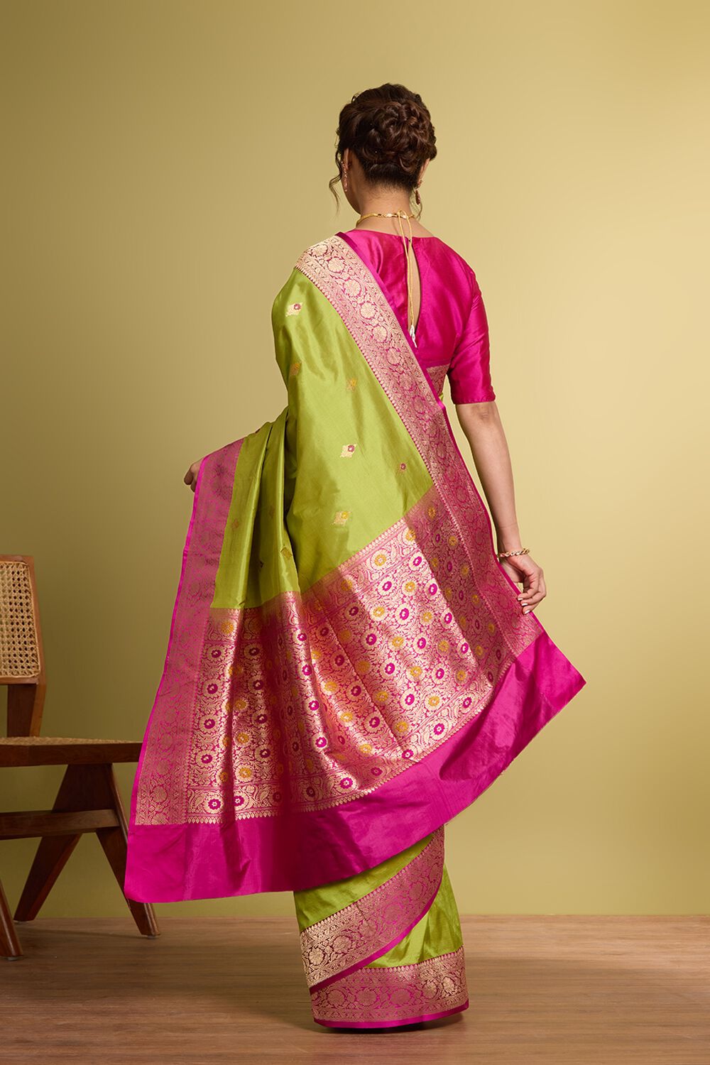 Green Pure Silk Kadwa Banarasi Saree image number null