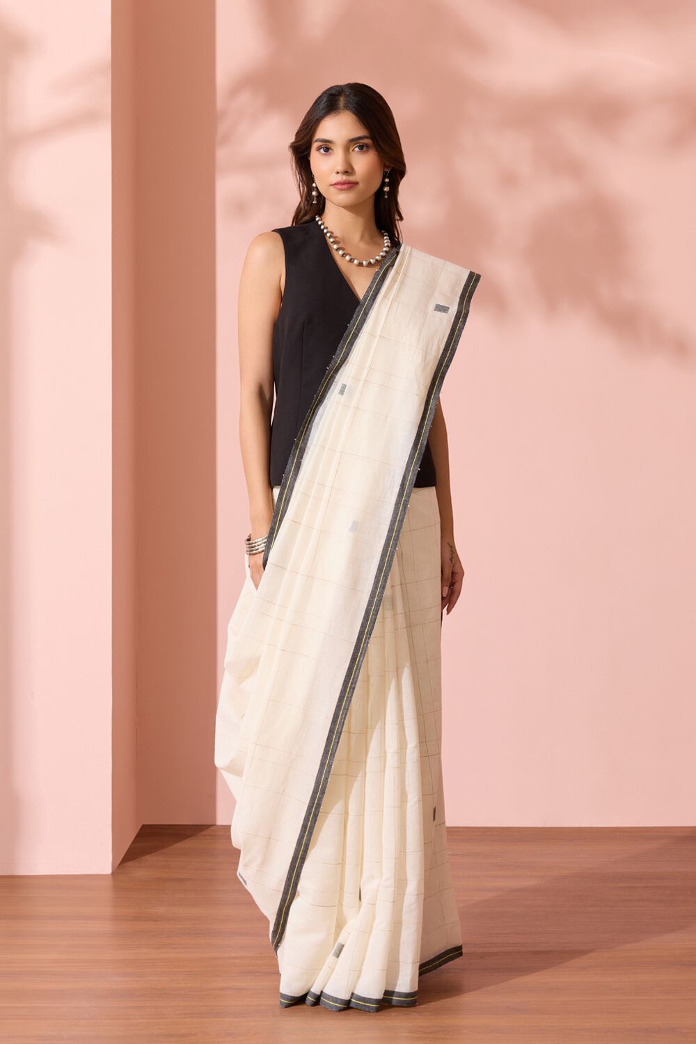 Off White Bengal Pure Cotton Jamdani Saree image number null