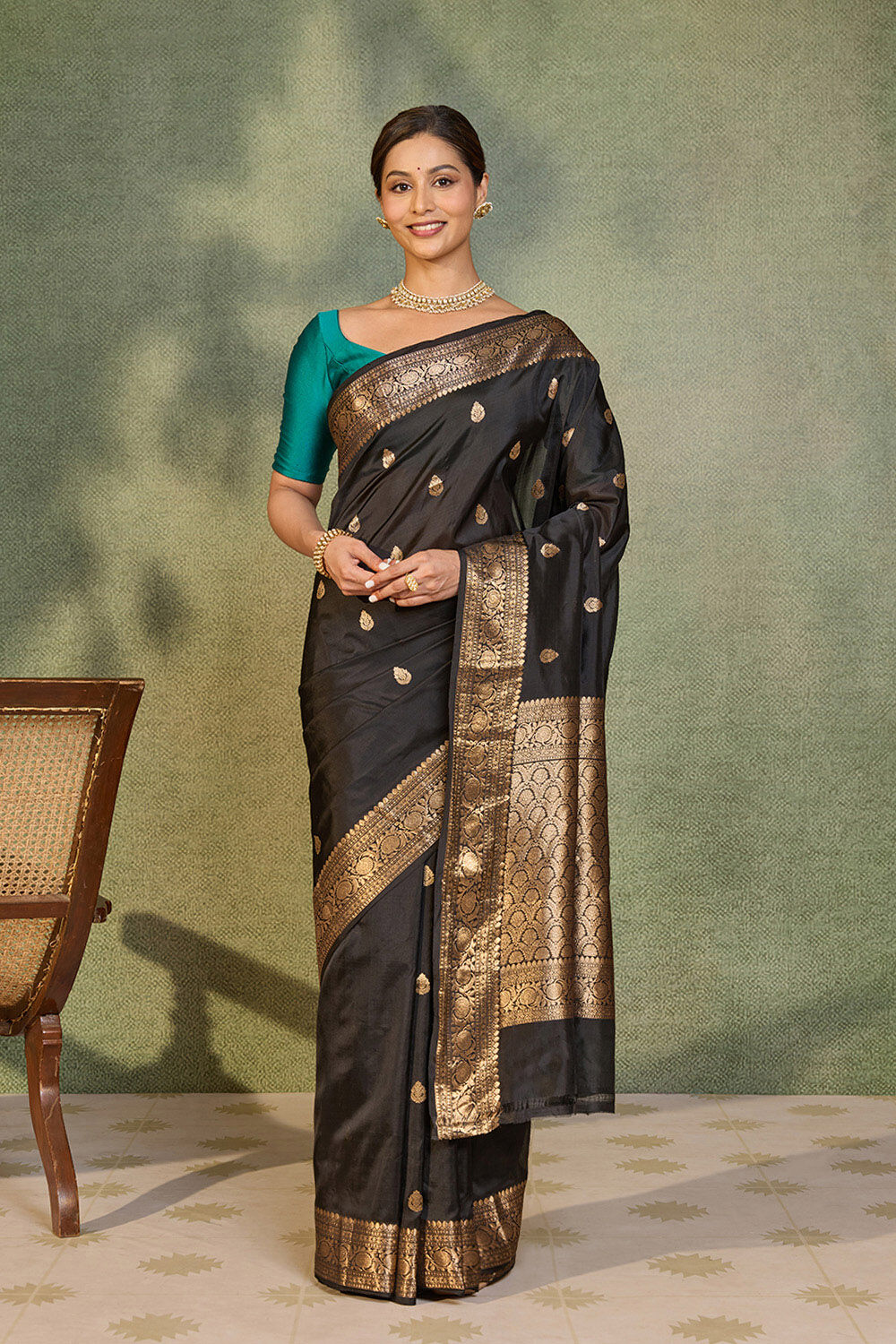 Black Silk Viscose Kadwa Banarasi Saree image number null