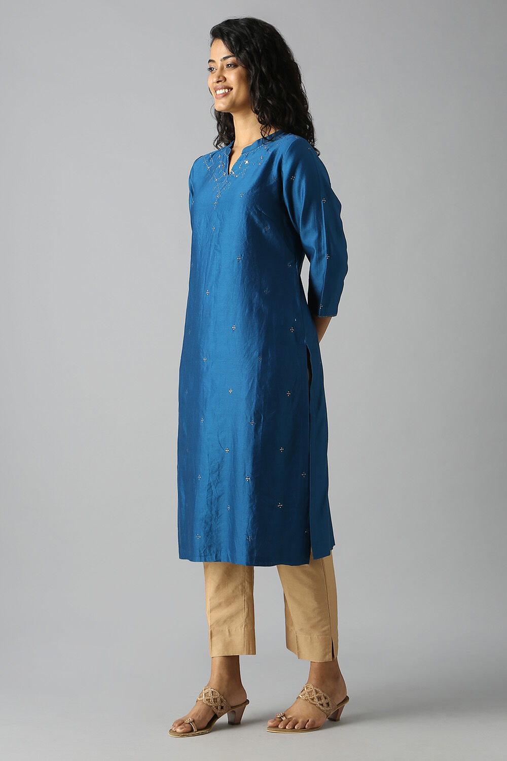 Blue Embroidered Kurta image number null