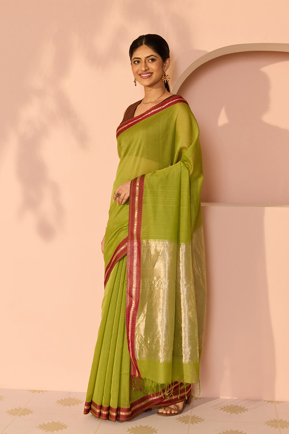 Green Woven Pure Silk Cotton Maheshwar Saree image number null
