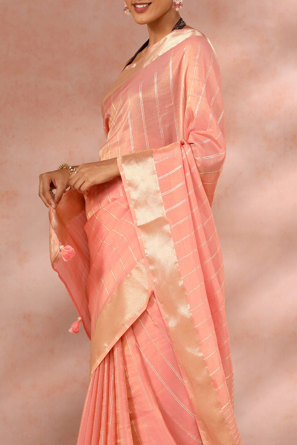 Pink Contemporary Viscose Tissue Woven Saree image number null