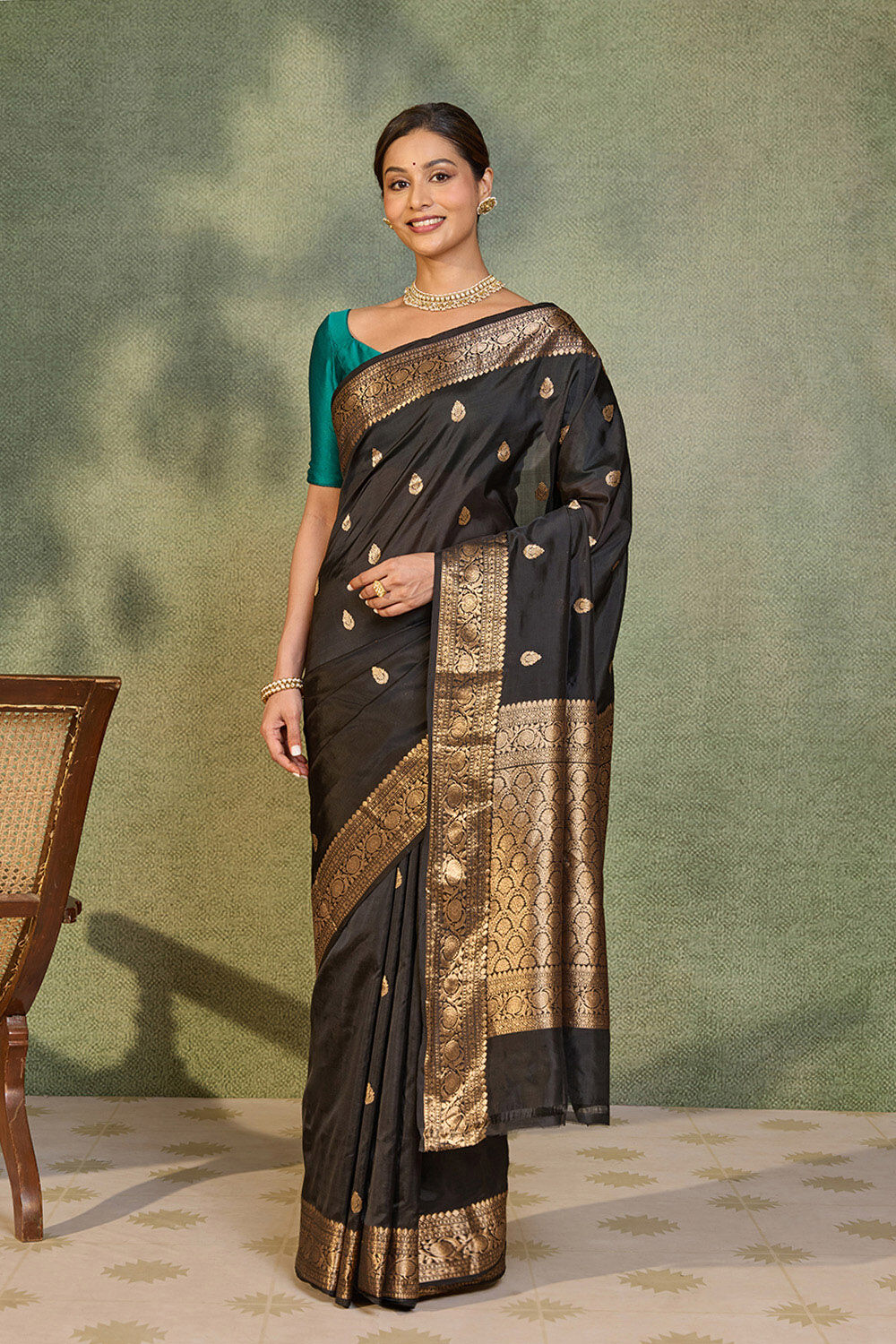 Black Silk Viscose Kadwa Banarasi Saree image number null