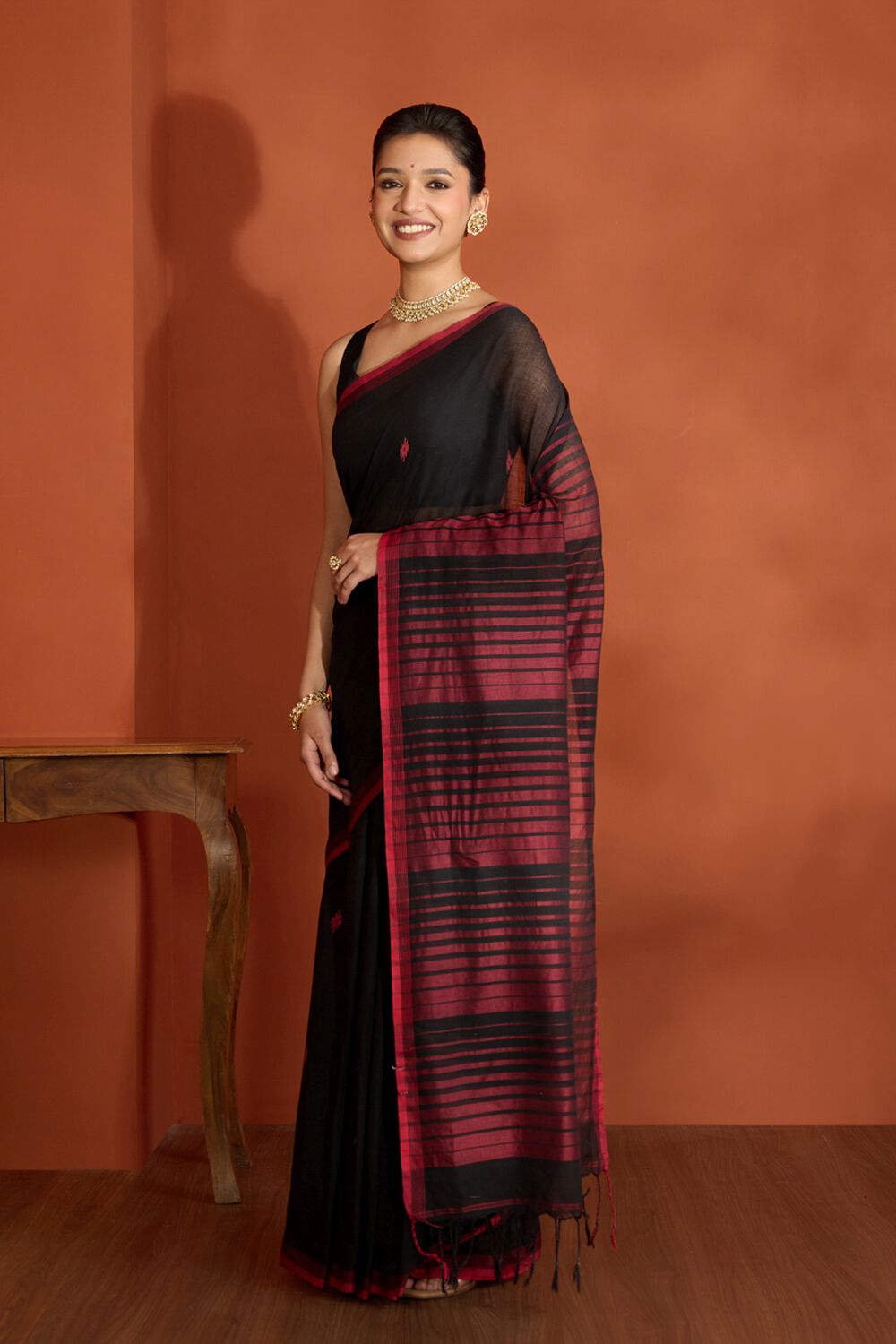 Black Bengal Pure Cotton Jamdani Saree image number null