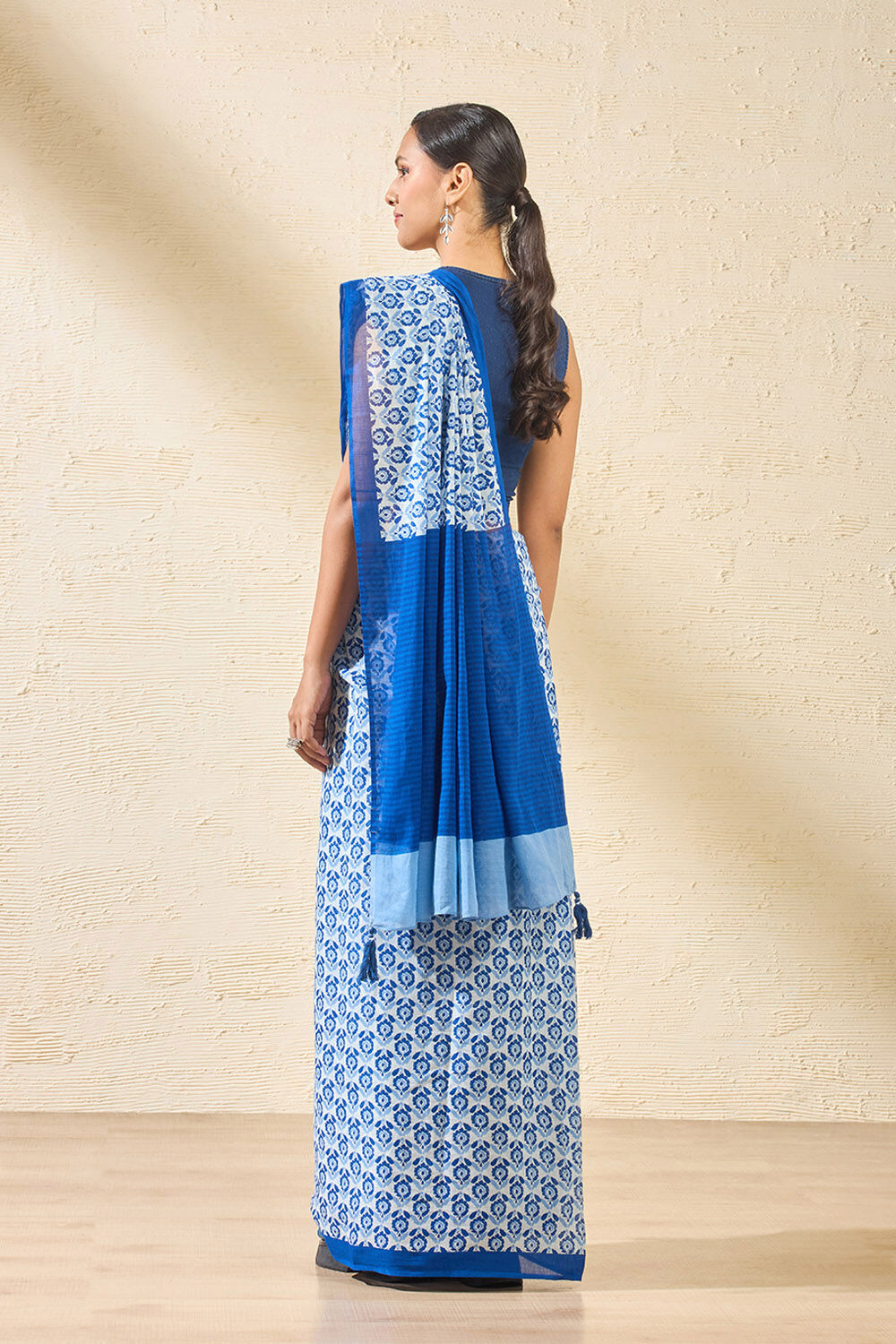 Blue Screen Printed Bengal Pure Mulmul Cotton Saree image number null