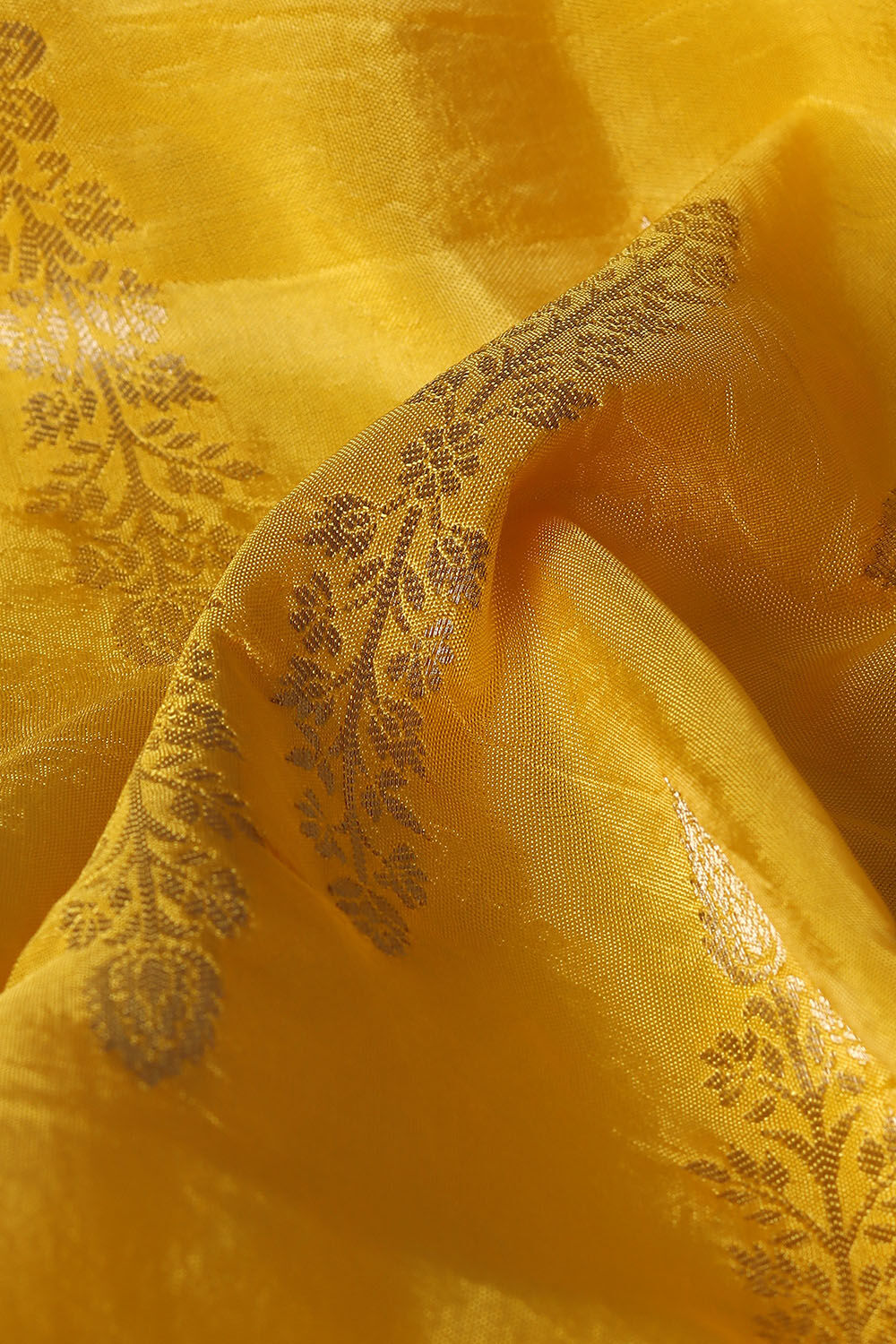 Yellow Luxe Woven Saree image number null