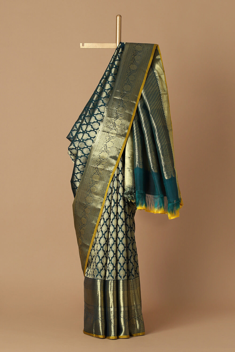 Green Pure Silk Kanjivaram Saree image number null