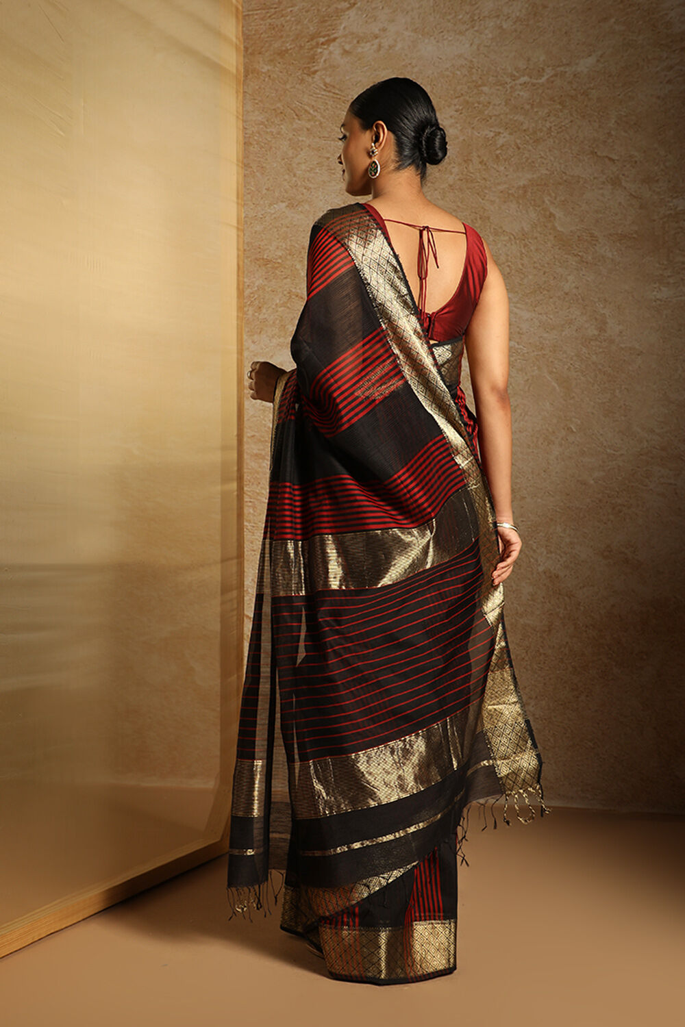 Black Pure Silk Cotton Woven Maheshwari Saree image number null