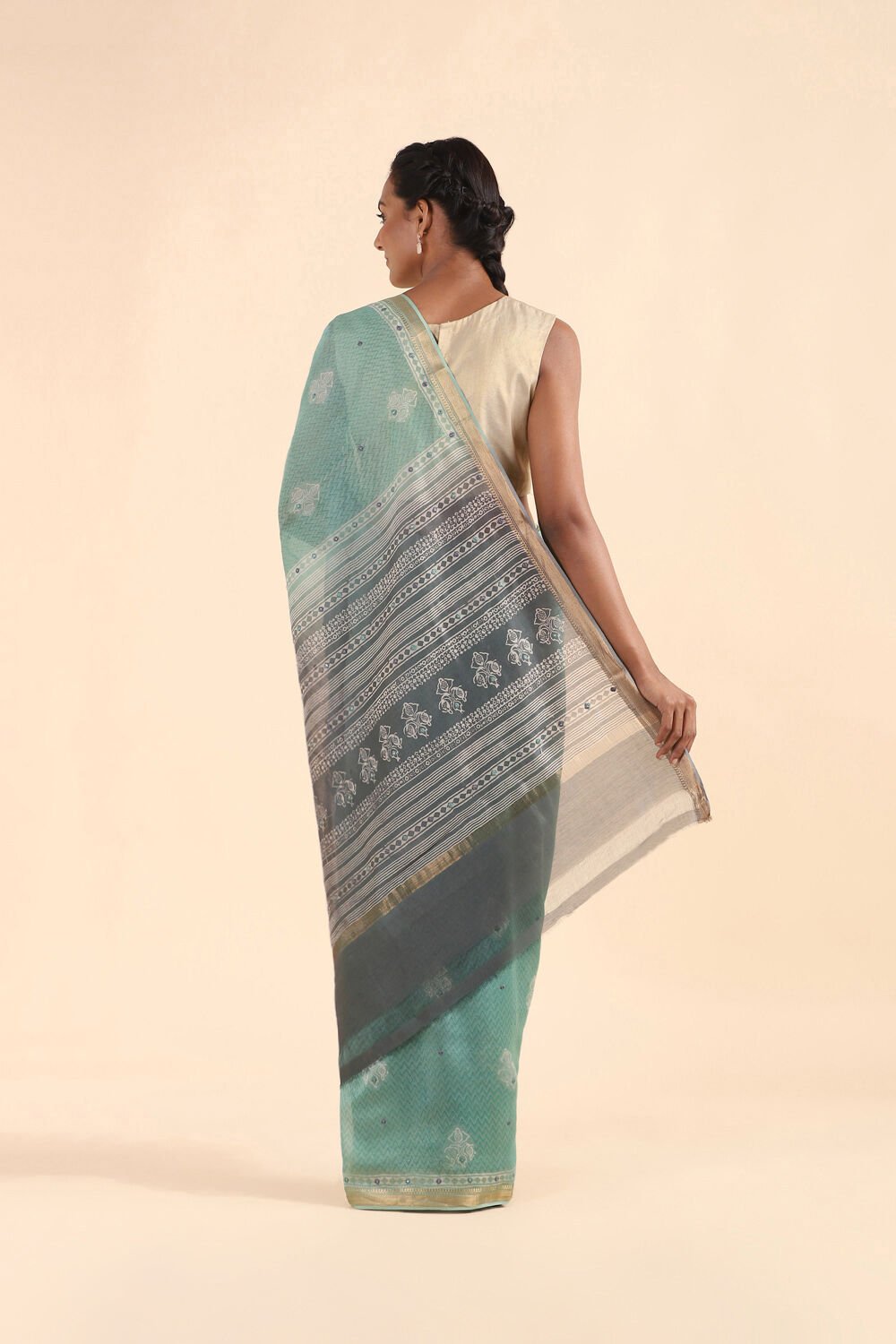 Green Pure Silk Cotton Embroidered Saree image number null