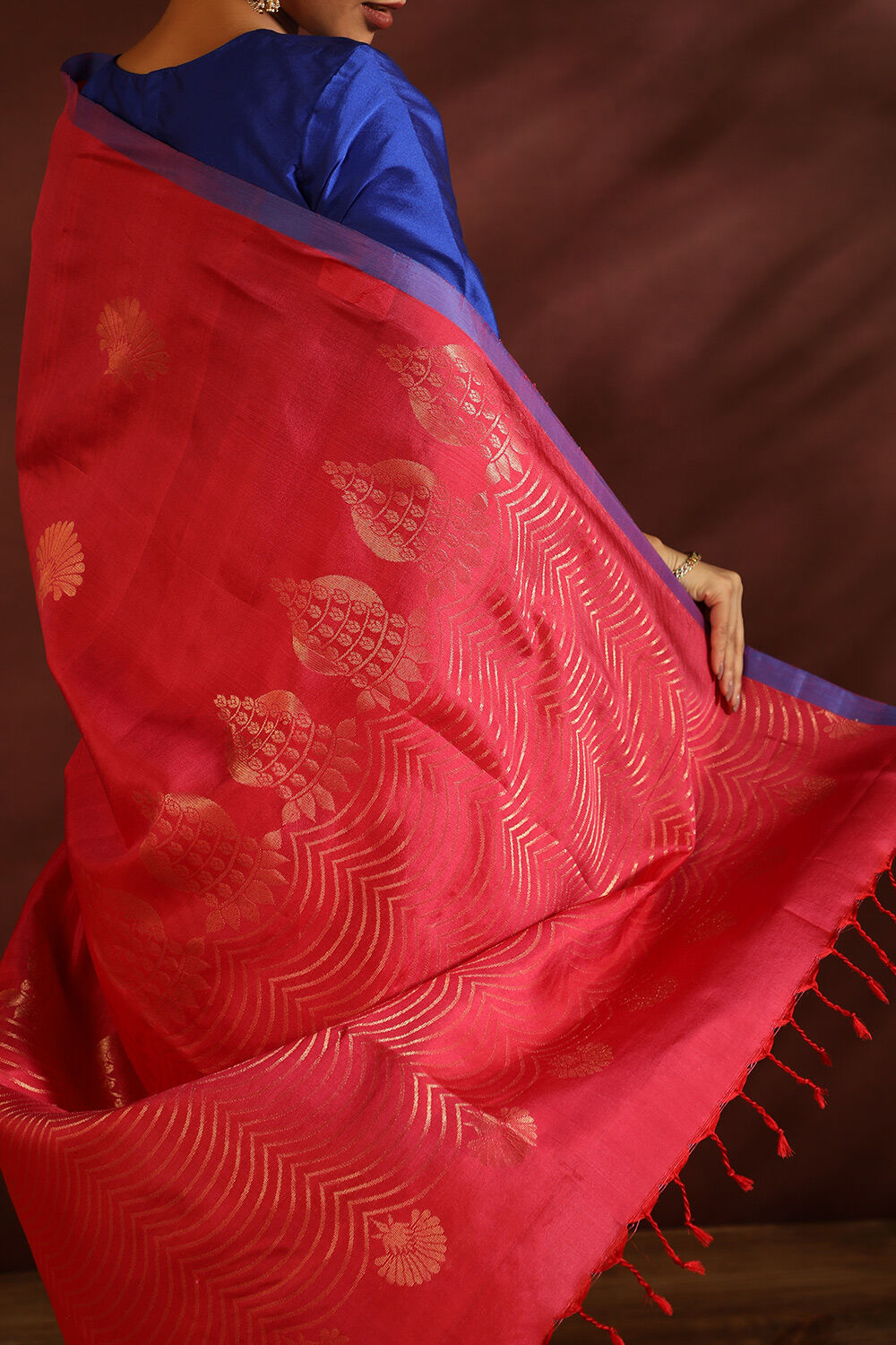 Red South Pure Silk Woven Saree image number null