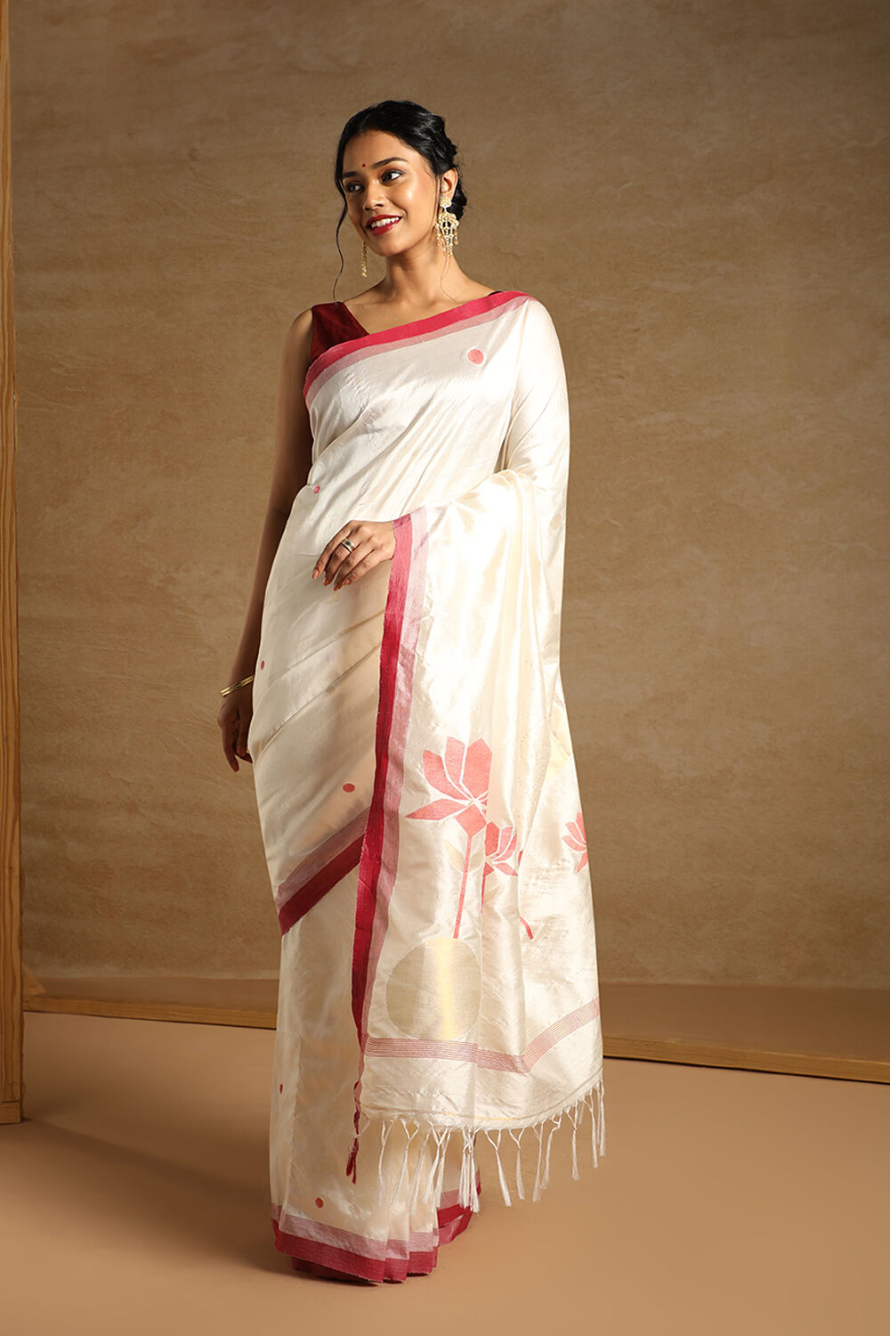 Off White Bengali Pure Silk Jamdani Saree image number null