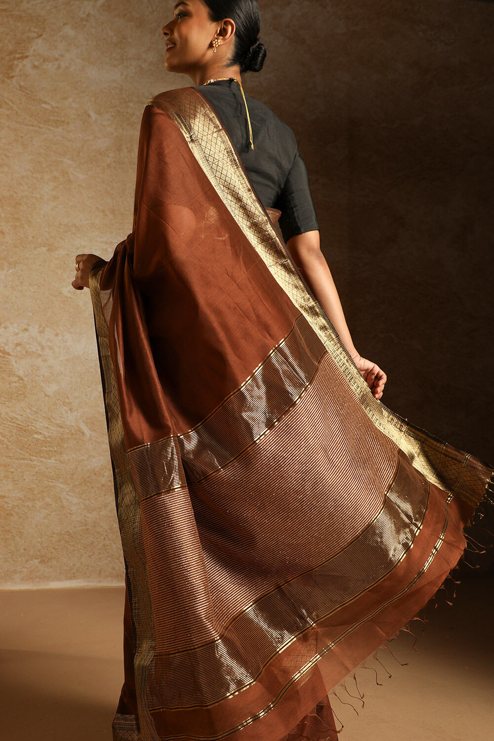 Brown Woven Pure Silk Cotton Maheswari Saree image number null